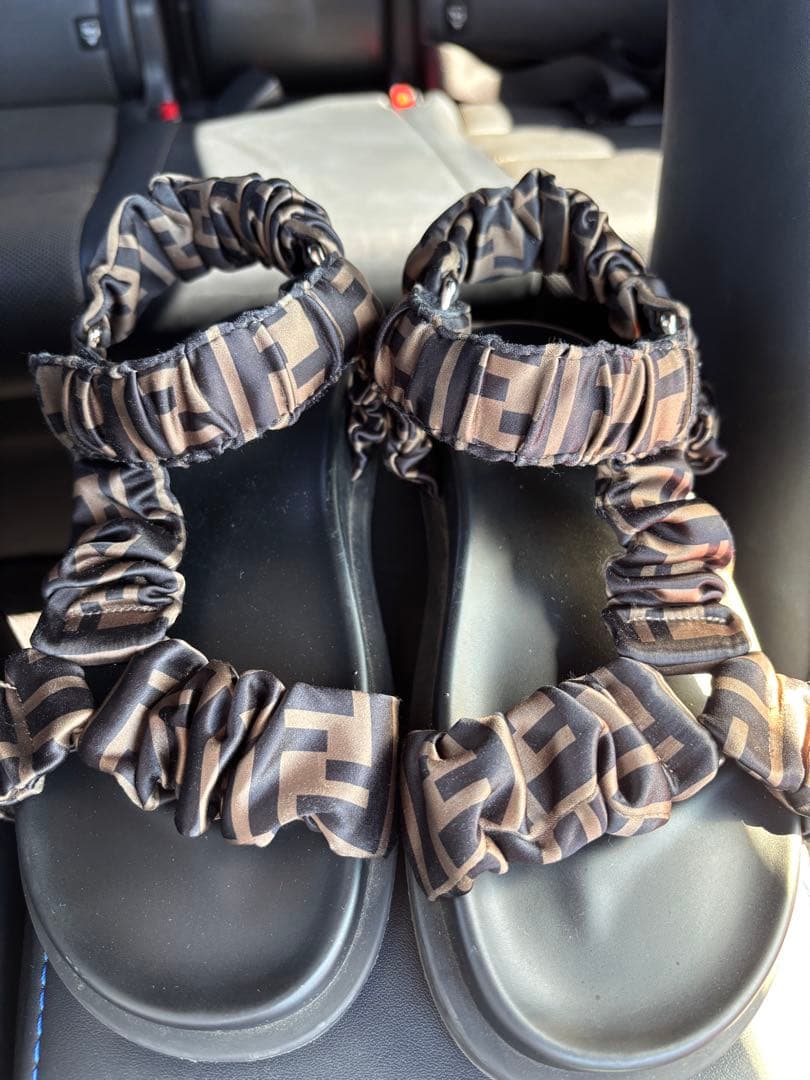 FENDI ロゴ入りサンダル 36