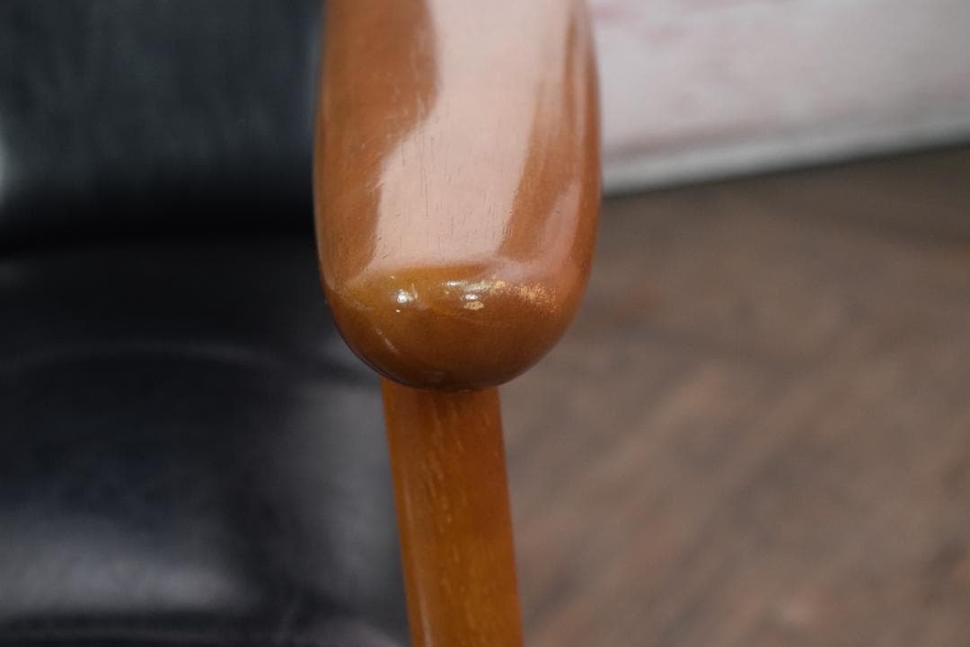 展示品　カリモク60 Kチェア スタンダードブラック　 W36170BW　13A