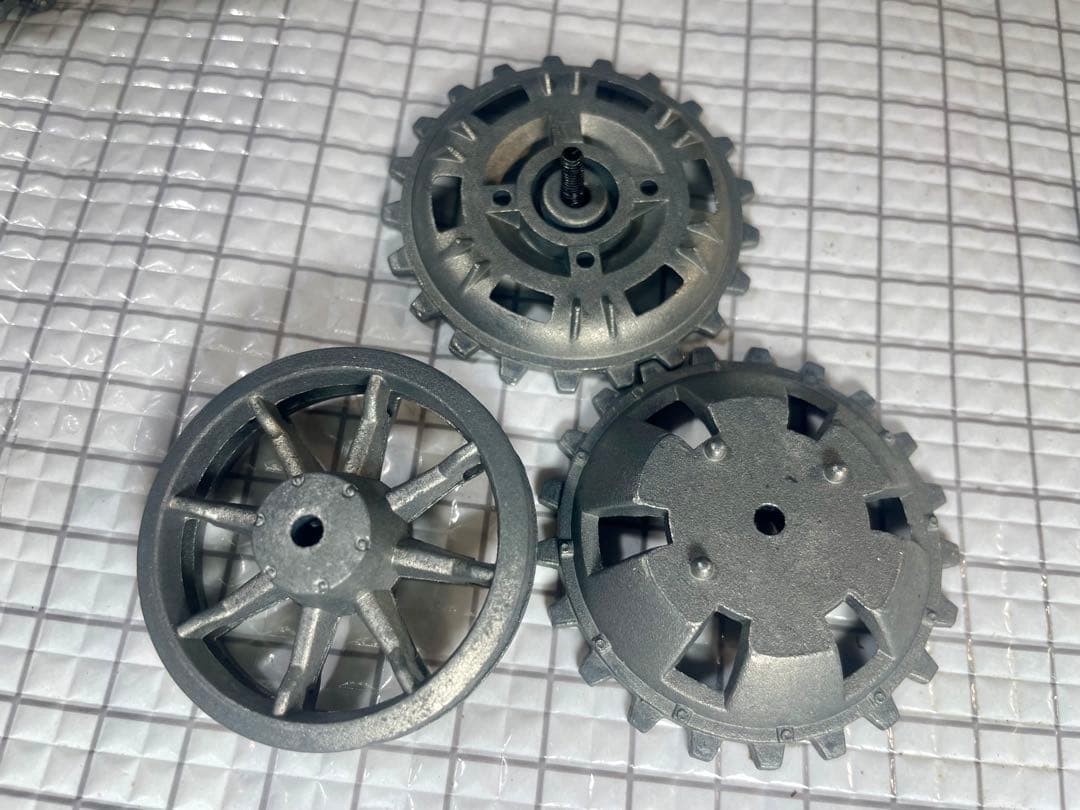 ヘンロン1/16 純正【Ⅲ号戦車&突撃砲】用メタルキャタピラ&起動輪&誘導輪