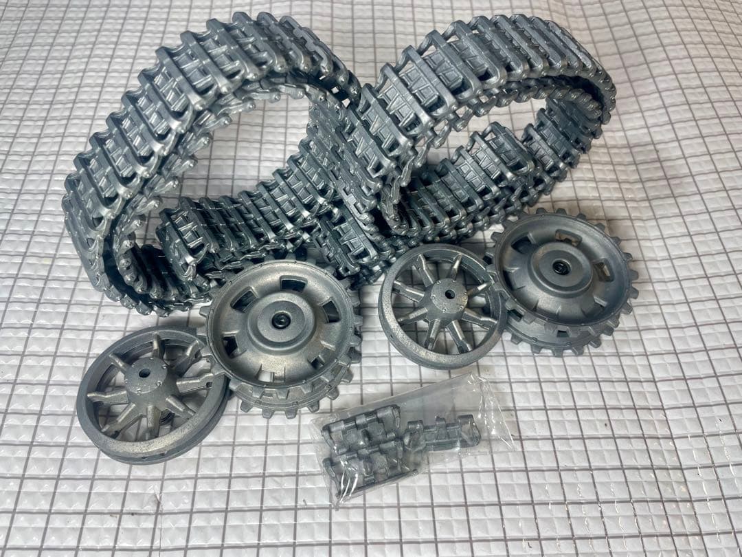 ヘンロン1/16 純正【Ⅲ号戦車&突撃砲】用メタルキャタピラ&起動輪&誘導輪