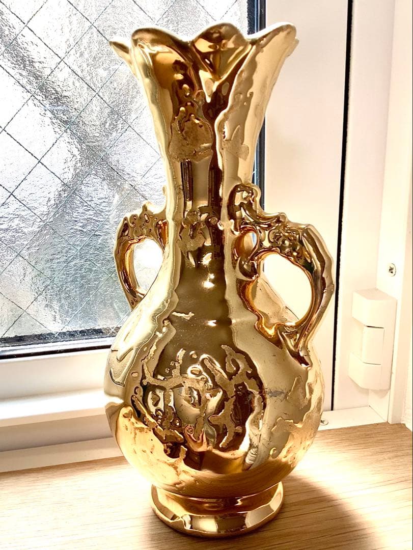 22金と24金の陶器花瓶2点セットプラス外国銀貨【合計4点】