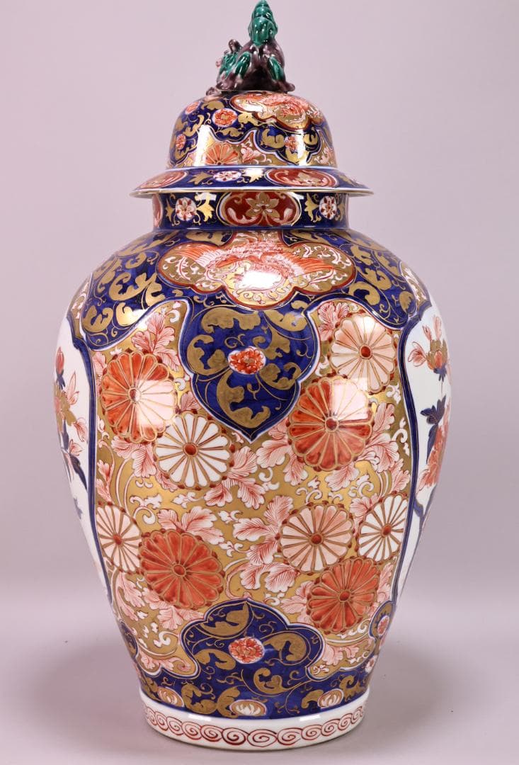 古伊万里　大明成化年製銘　牡丹唐獅子図　大壺　金彩　獅子摘蓋　54㎝ BJ179