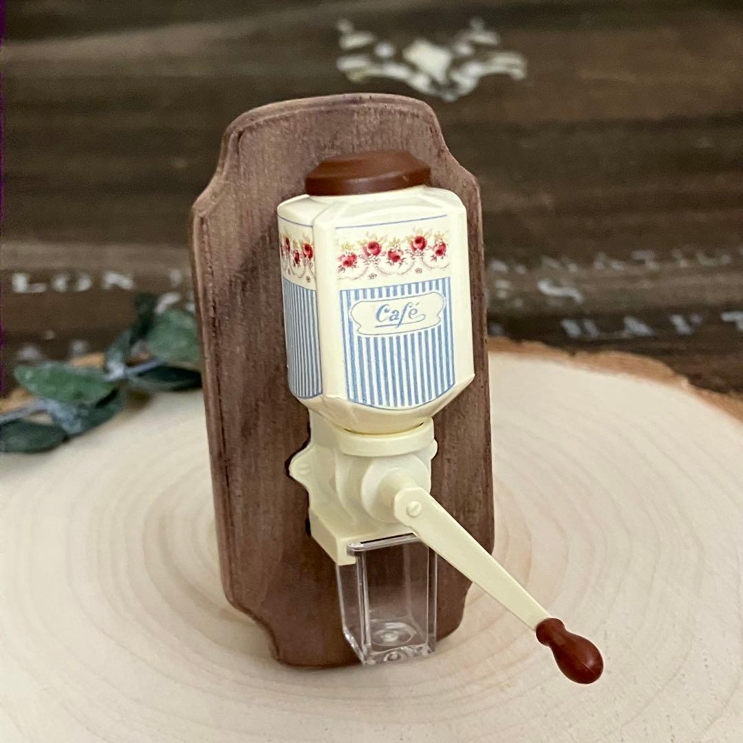 ミニチュア　キッチン雑貨　コーヒーミル　壁掛け　ブルーストライプ　ドールハウス
