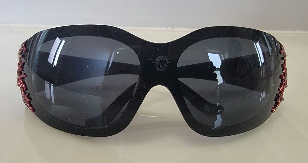 Versace ヴェルサーチェ ブラックサングラス ケース付き