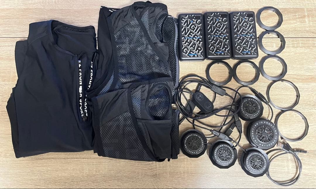 アイズフロンティアインナーベスト×2デバイス×1バッテリー×3インナーウェア×1