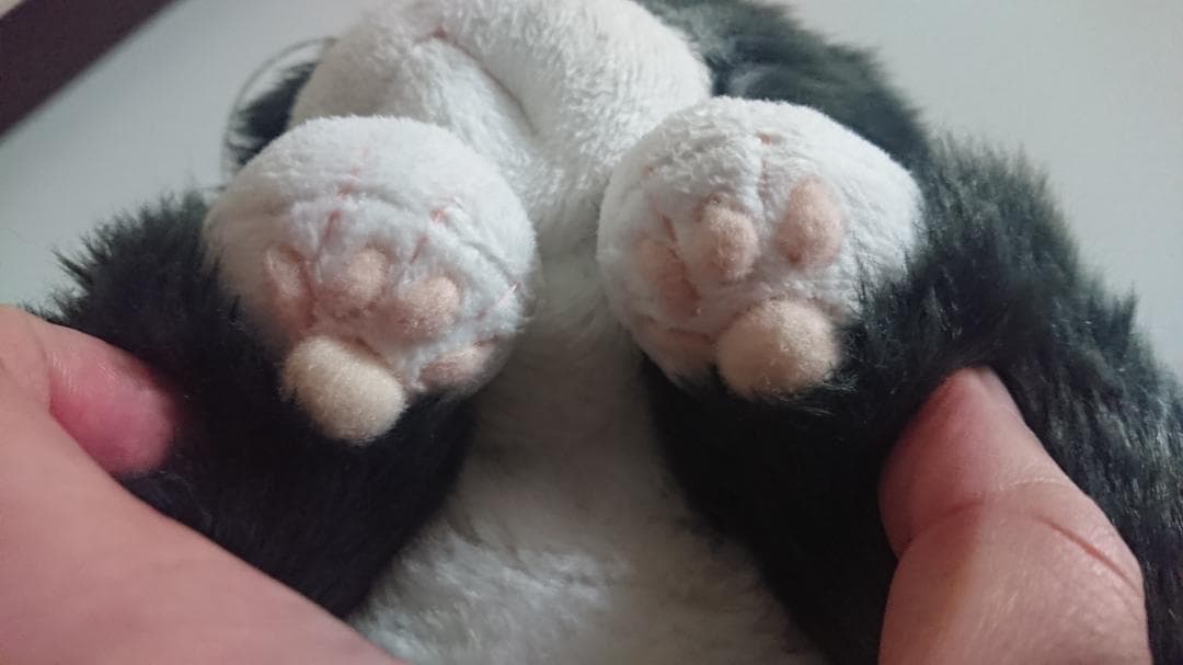 カドリーcuddly　猫型ぬいぐるみ グレーとホワイト