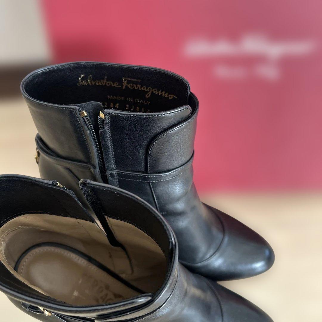 L*a様 Salvatore Ferragamo ブラックヒールブーツ 37.5