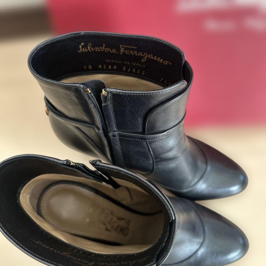 L*a様 Salvatore Ferragamo ブラックヒールブーツ 37.5