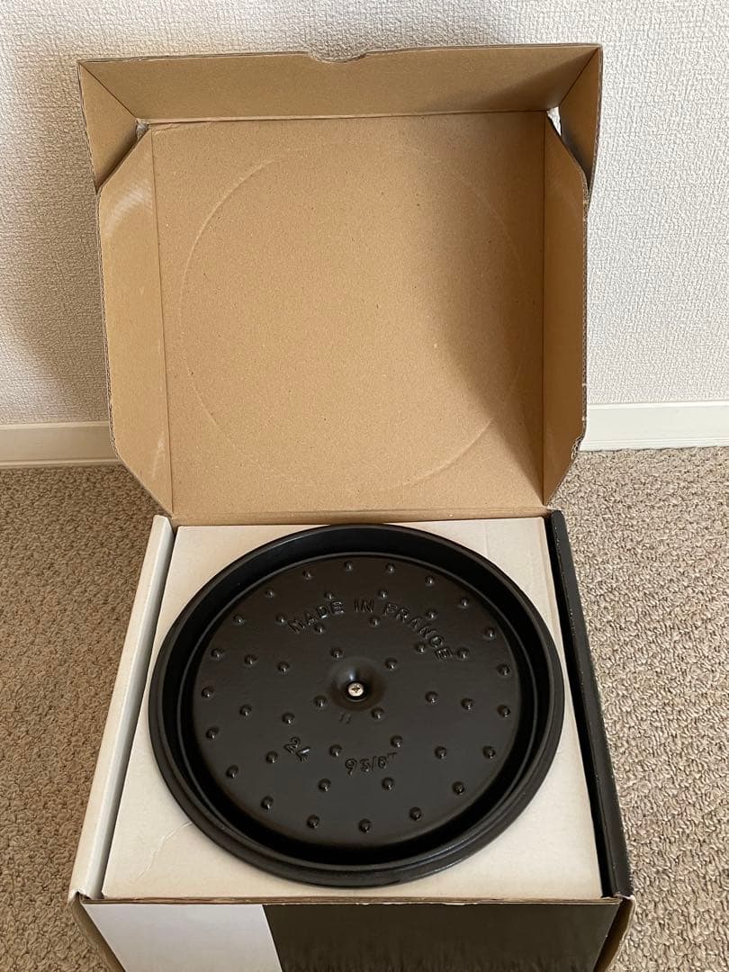 staub ストウブ　ココットラウンド　24cm 黒　ブラック