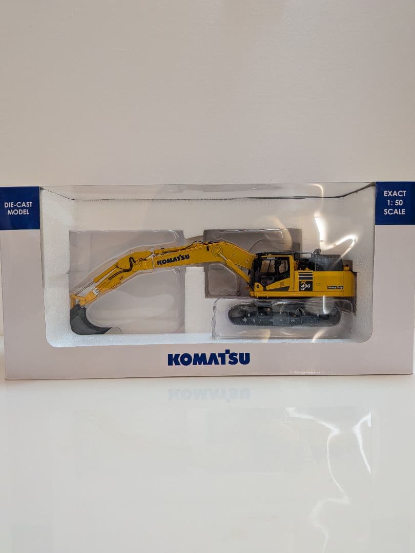 ミニカー Komatsu PC490LC-11 Univrsal Hobbies 1/50
