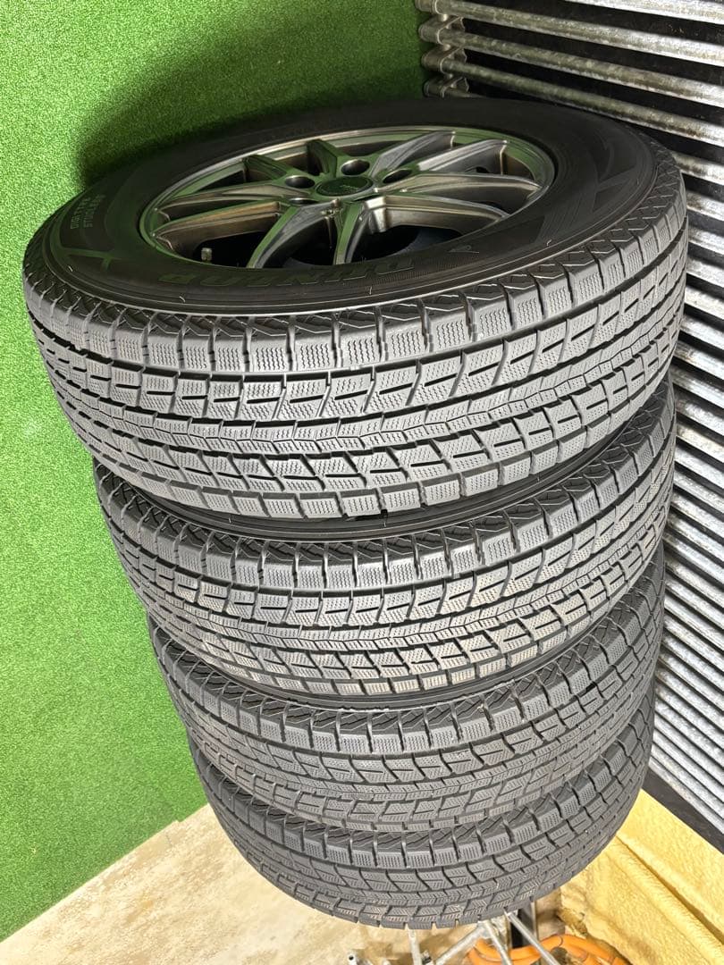 バリ溝‼️ダンロップSJ8 215/70R16スタットレスタイヤホイール4本