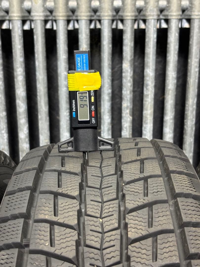 バリ溝‼️ダンロップSJ8 215/70R16スタットレスタイヤホイール4本