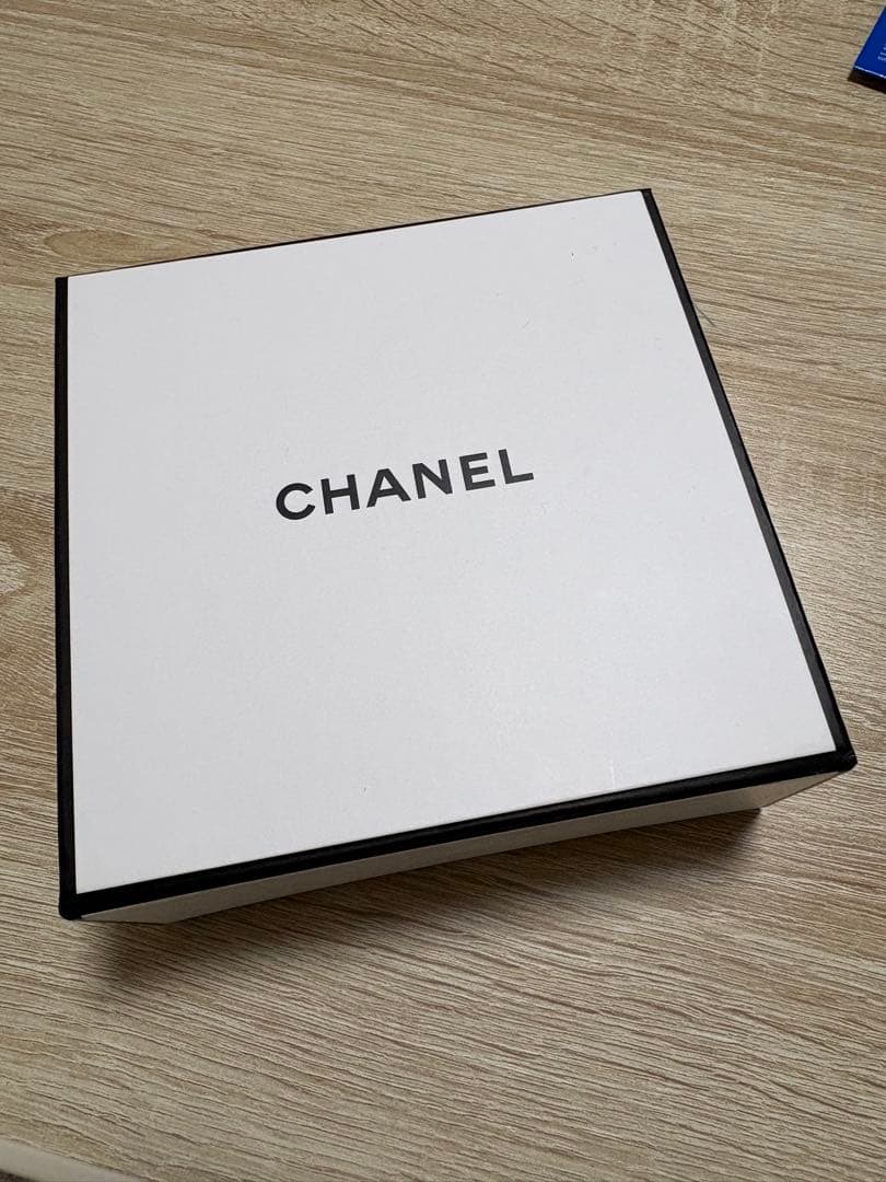 ① マスク N°1 ドゥ シャネル