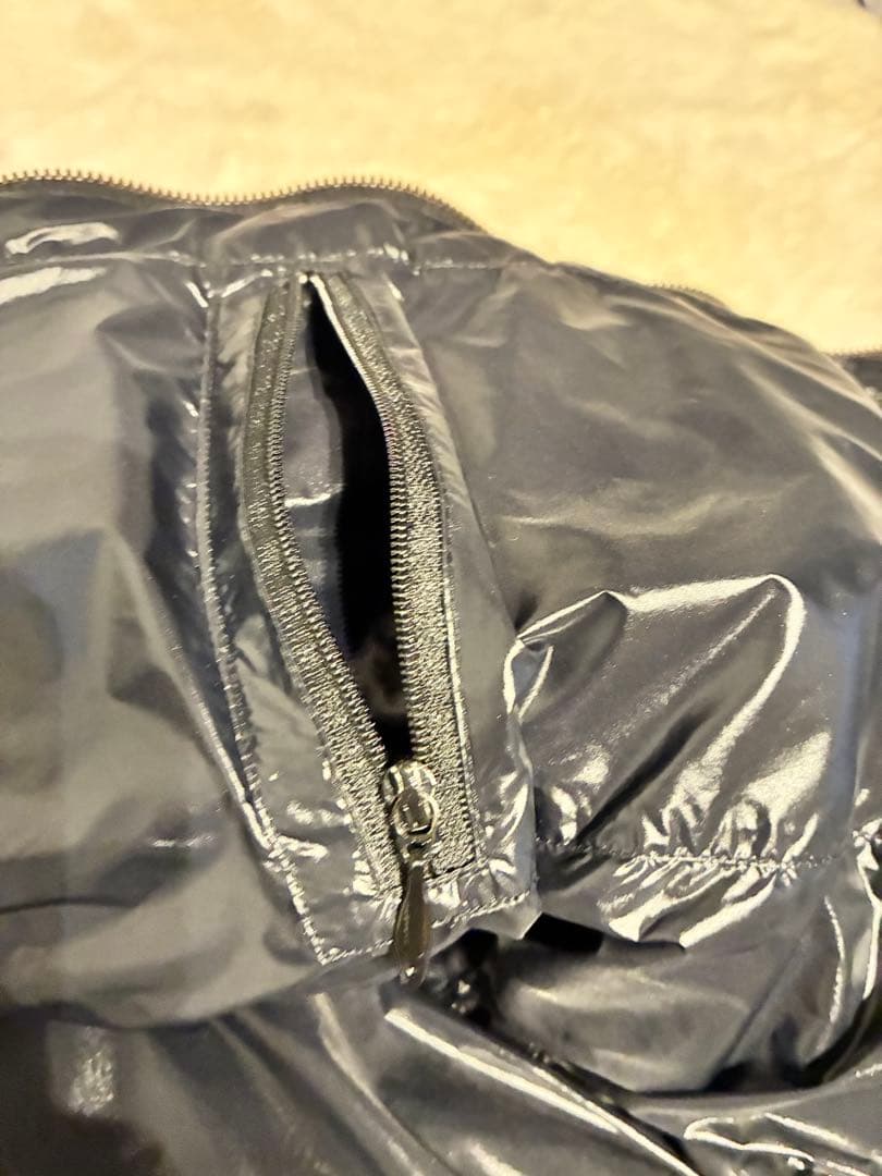 【極暖/美品】ジョンブル ダウンベスト L 黒 光沢 フード着脱可 ダウン95%
