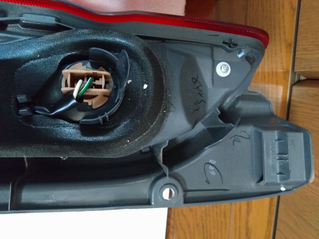 トヨタ　ハイエース　純正　テールランプ