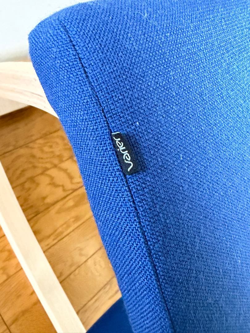 バランスチェア Varier Variable 青い膝付きロッキングチェア