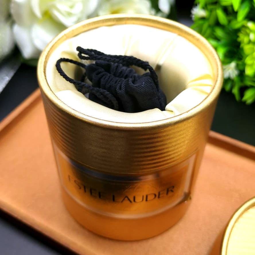 エスティローダー 練り香水 コンパクト ゴールドとグリーンの台座のバラの花束