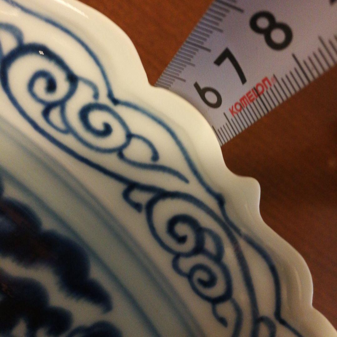 大皿　青い染付が特徴的な陶器の皿