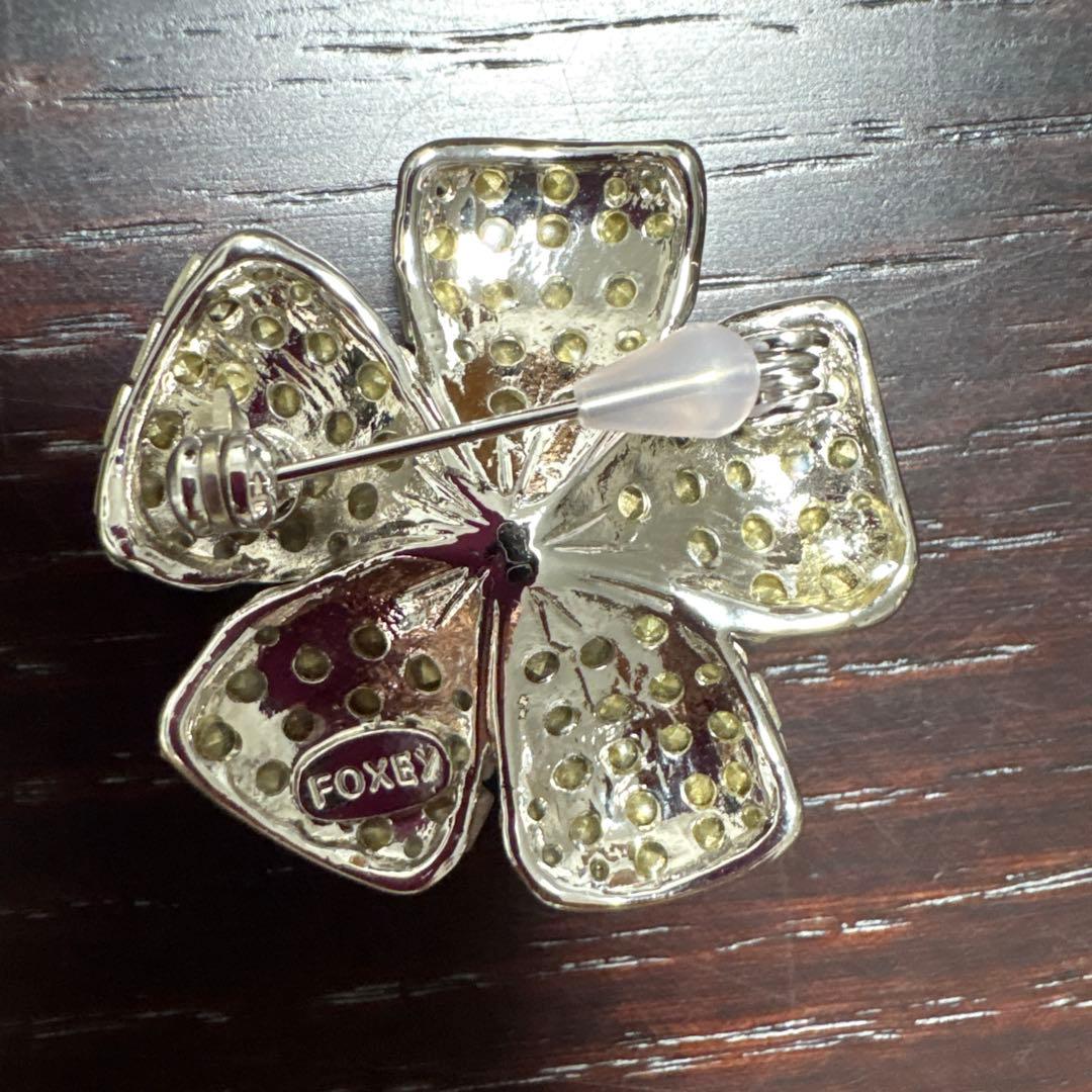 【FOXEY】フォクシー ブローチ　ホワイト