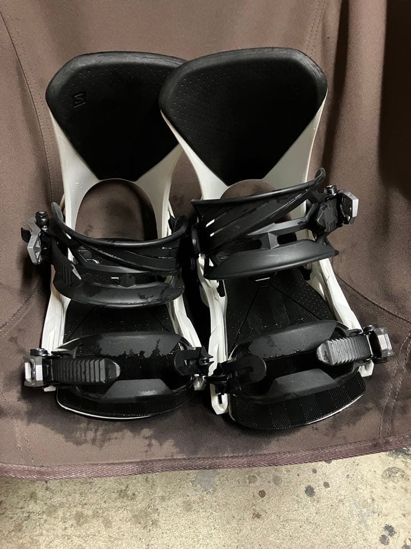 Salomon dirtrict Mサイズ 23-24