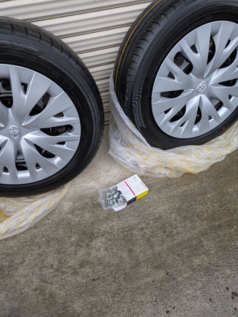 ヤリス 15インチ タイヤセット 185/60R15