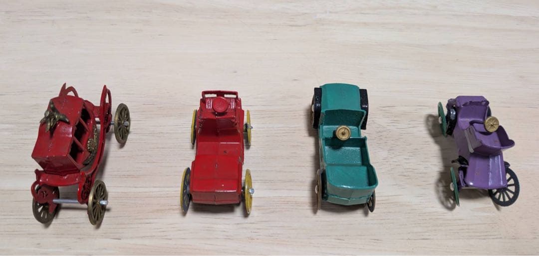 昭和レトロ！ ミニチュア　クラシックカー風ミニカー4台セット