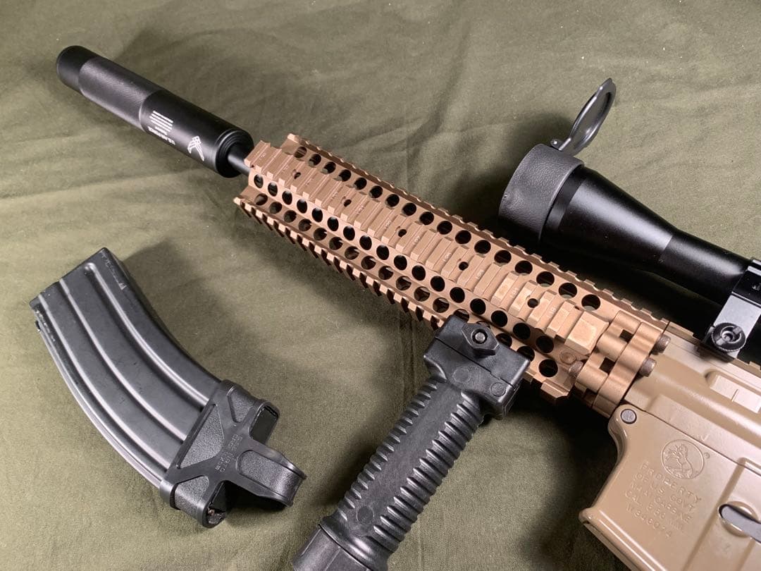 レシーライフル　東京マルイ　次世代　電動ガン　充電器等付属