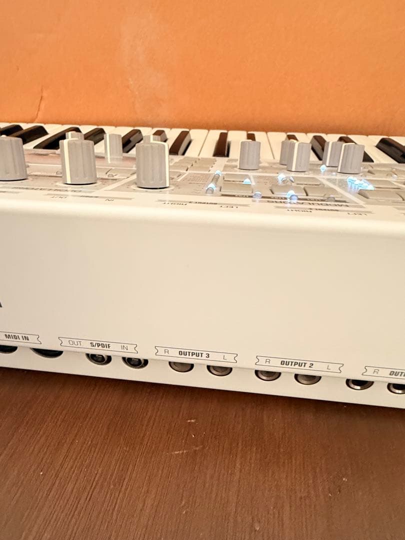 access Virus TI Polar　元箱あり　美品