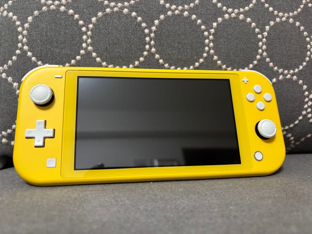 任天堂　Switch lite　イエロー