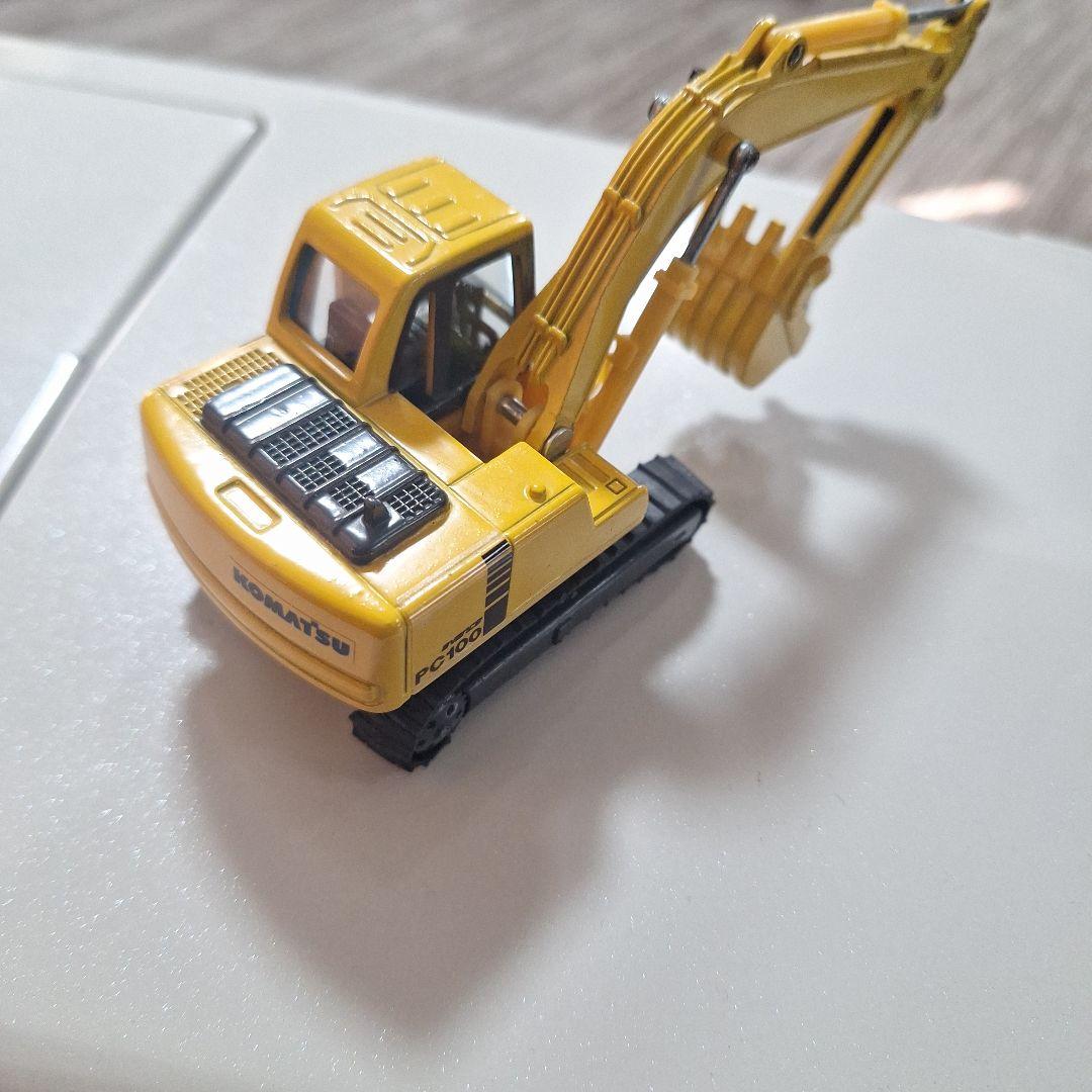 KOMATSUのダイキャスト重機4台、セットです
