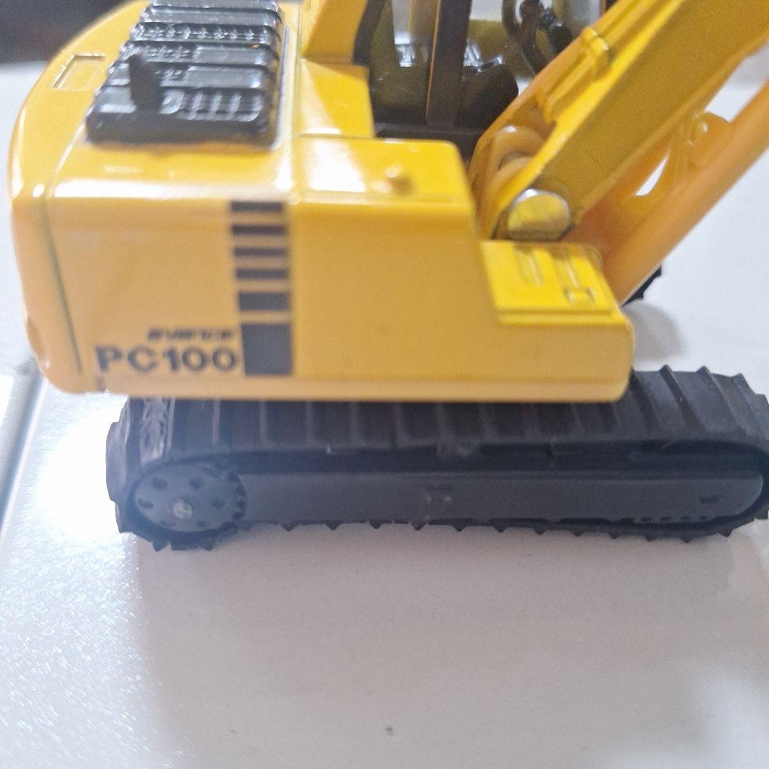 KOMATSUのダイキャスト重機4台、セットです