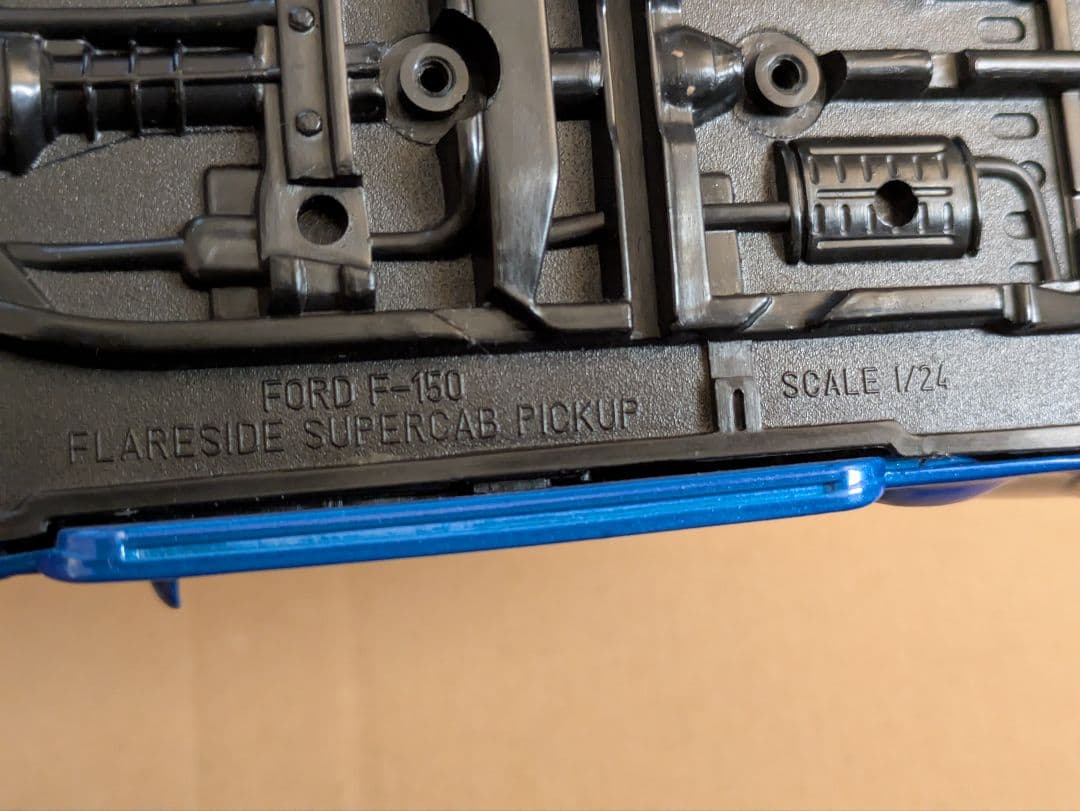 フォード F-150　フレアサイド・スーパーキャブ・ピックアップ　1/24