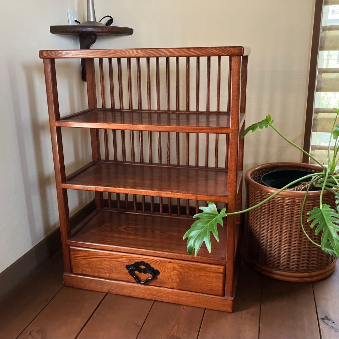 昭和レトロ 木製の丈夫な棚 オシャレなデザイン 広い引き出し付き 良いサイズ感