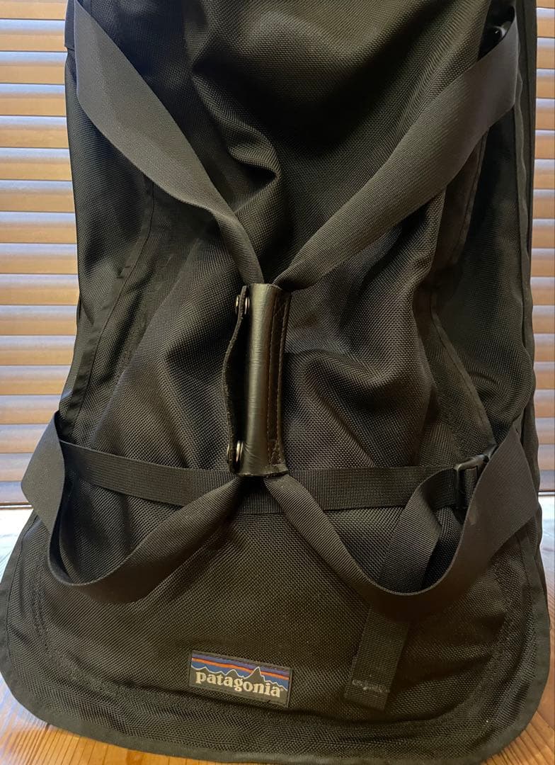 Patagonia ブラック キャリーオンバッグ