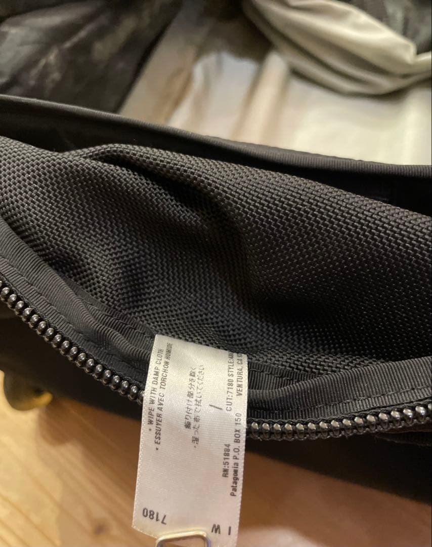 Patagonia ブラック キャリーオンバッグ