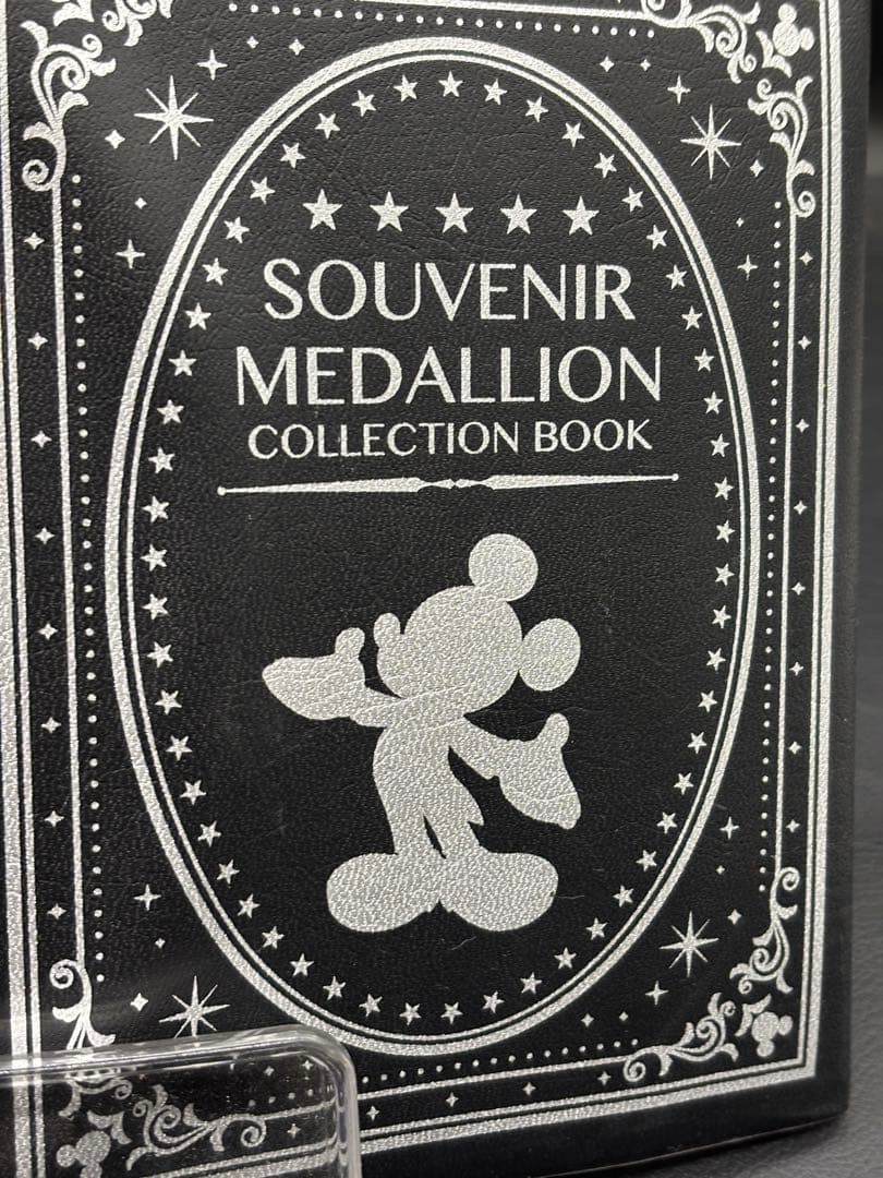 【2017東京ディズニー】ミッキーマウス メダリオン 収集コレクション ブック