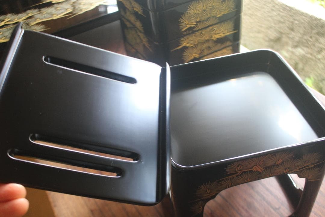 デッドストック！上質黒漆に極上松沈金の映える輪島塗の屠蘇器重箱揃い（検お重