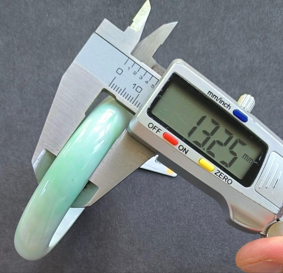 あーきゃん【鑑別書付:种老:完美】本翡翠のバングル（内径59.5ミリ）