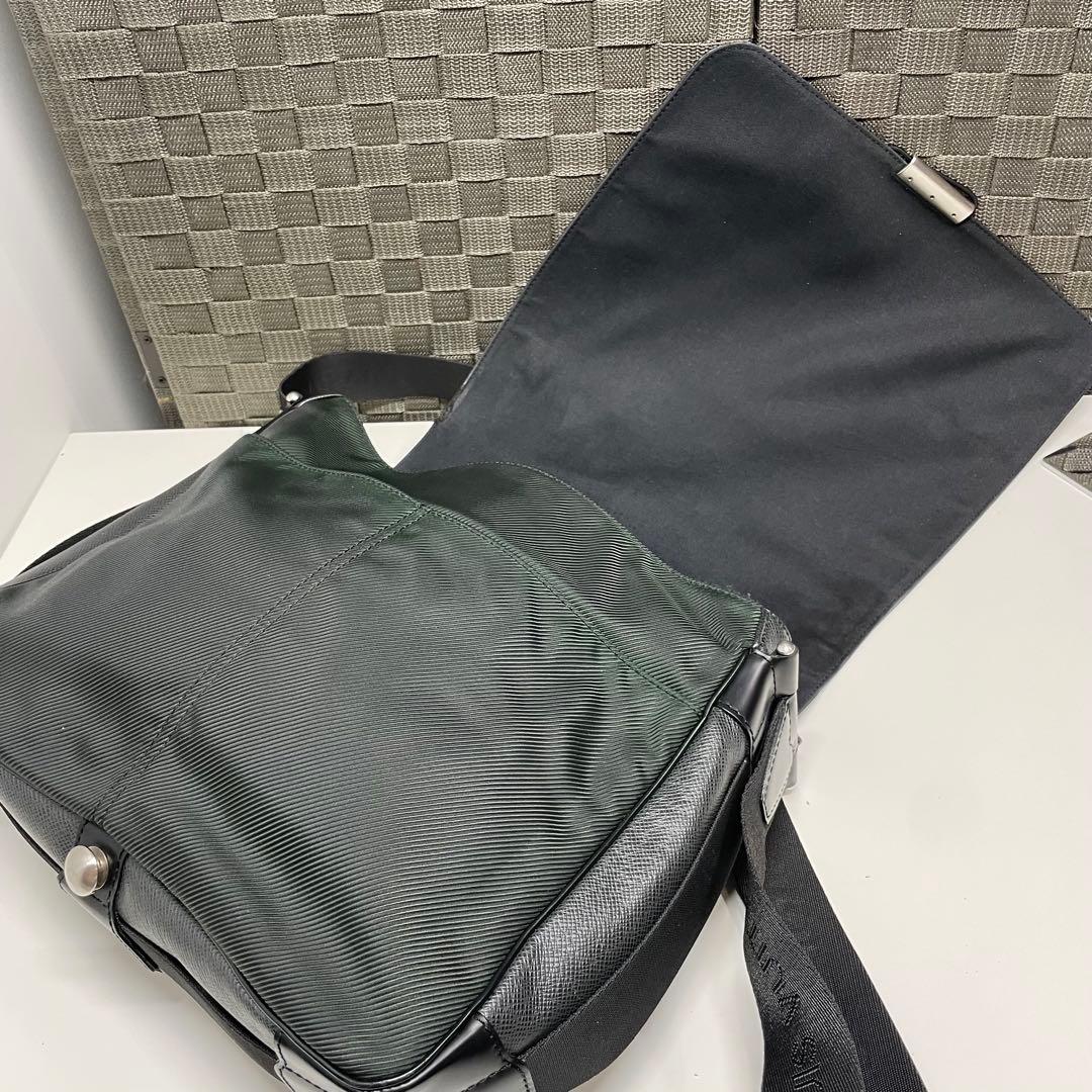 T*R様 LOUIS VUITTON ルイ ヴィトン タイガ ヴィクトール M3