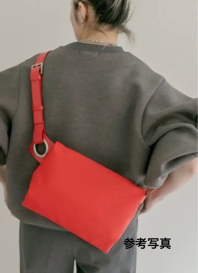 美品　kawa−kawa カワカワ　ボディーバッグ　ショルダーバッグ　限定色