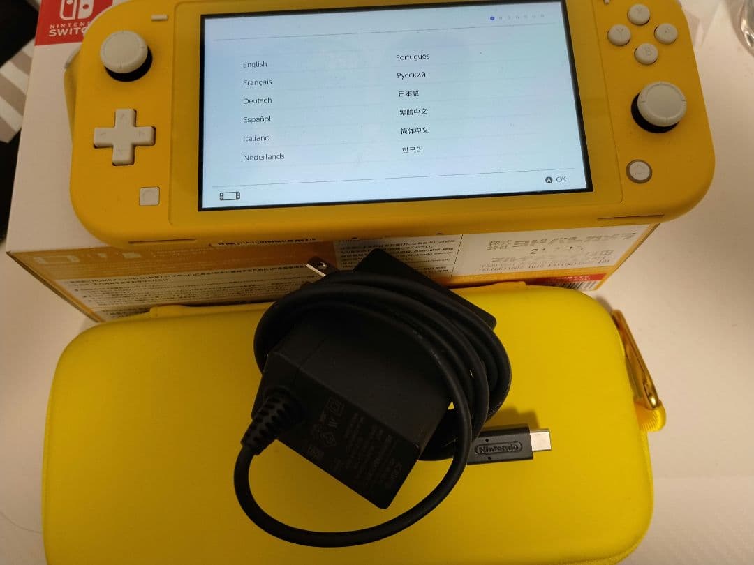 Nintendo Switch Lite イエローとケース