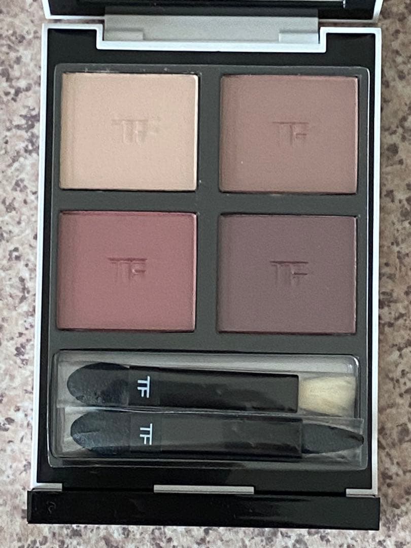 トムフォード　アイカラークォード　ローズティーズ