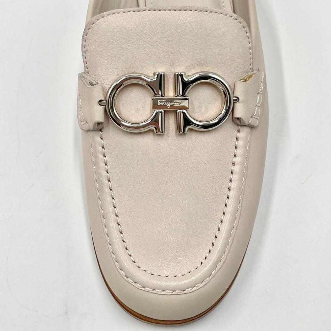 フェラガモ ガンチーニ ミュール パンプス スリッポン ベージュ アイボリー