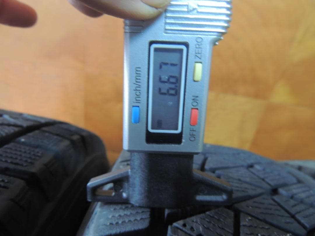 T711　175/80R16　ブリヂストン　スタッドレス4本　シワ有り　ジムニー