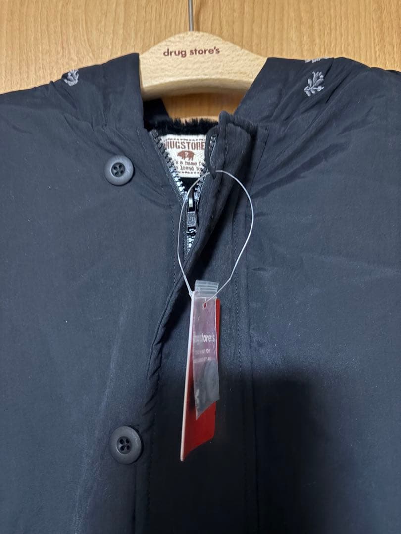 サッちゃんページ4610)新品、未使用！ドラッグストアーズ ジャンパー