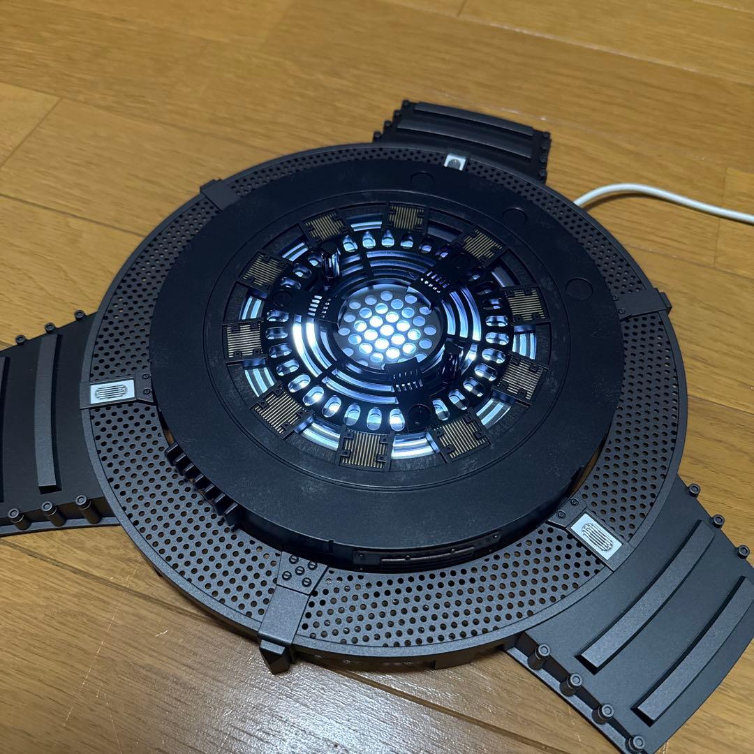 ホットトイズ　DIECAST アイアンマン マーク7 オープンアーマー専用台座