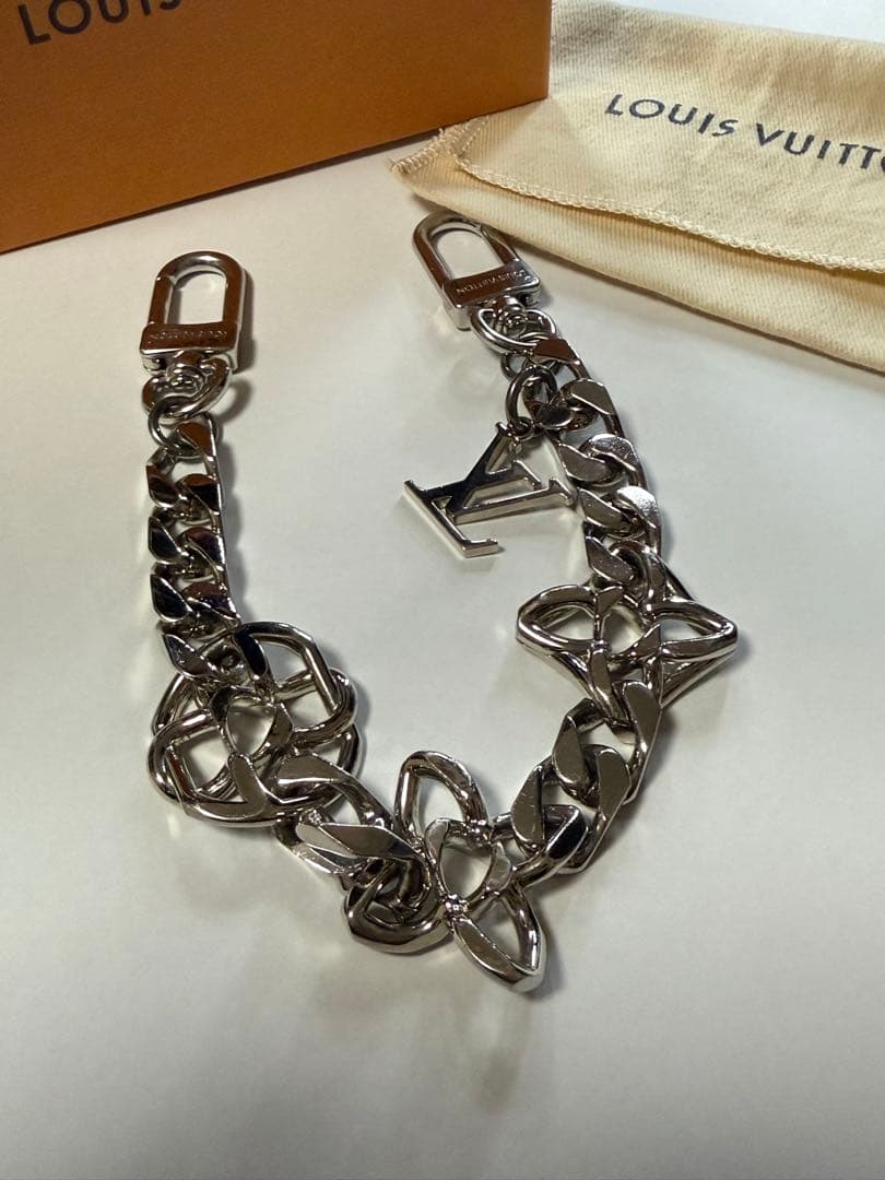 ルイヴィトン バッグチャーム モノグラム ジャイアント チェーン キーリング