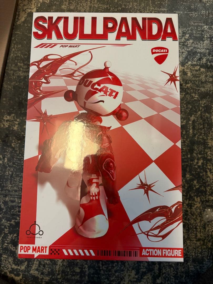 Skullpanda アクションフィギュア Ducati コラボ popmart