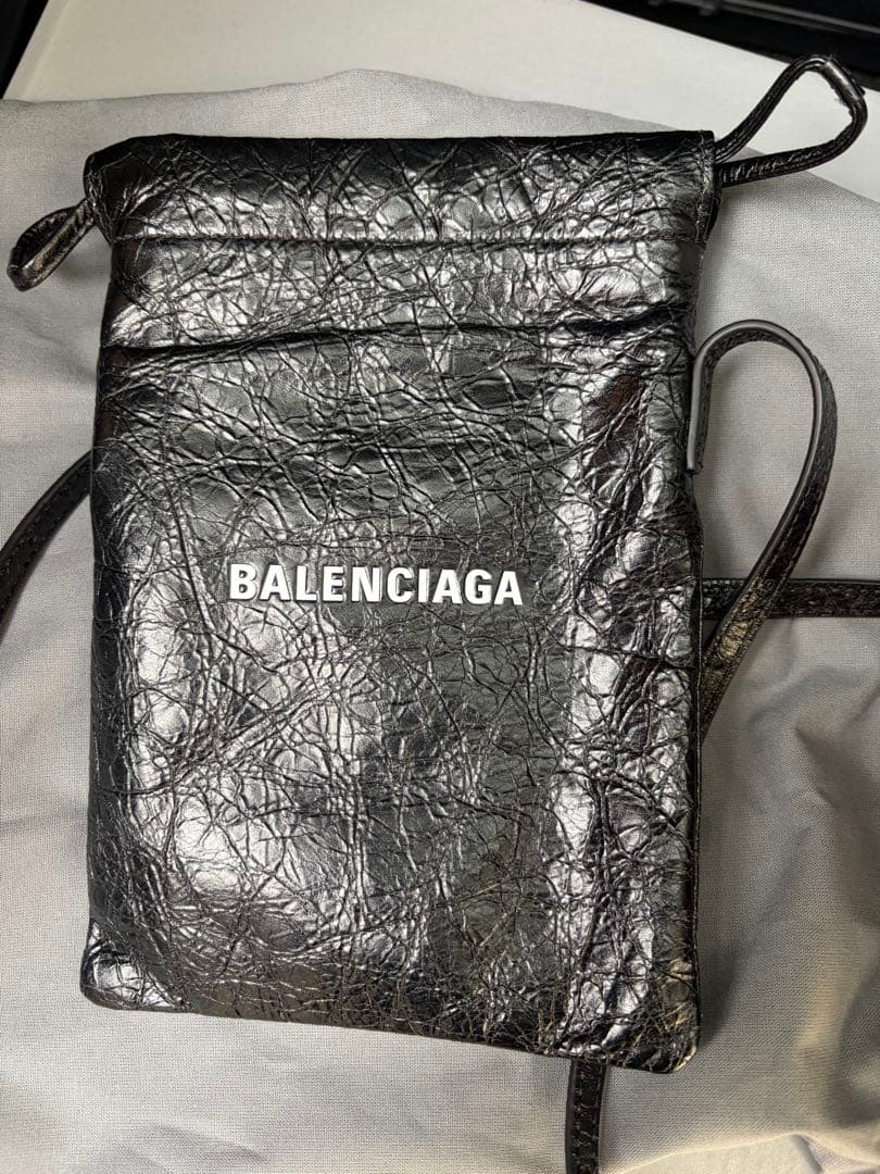 【本日最終日】BALENCIAGA フォンホルダー　ブラック ショルダーバッグ