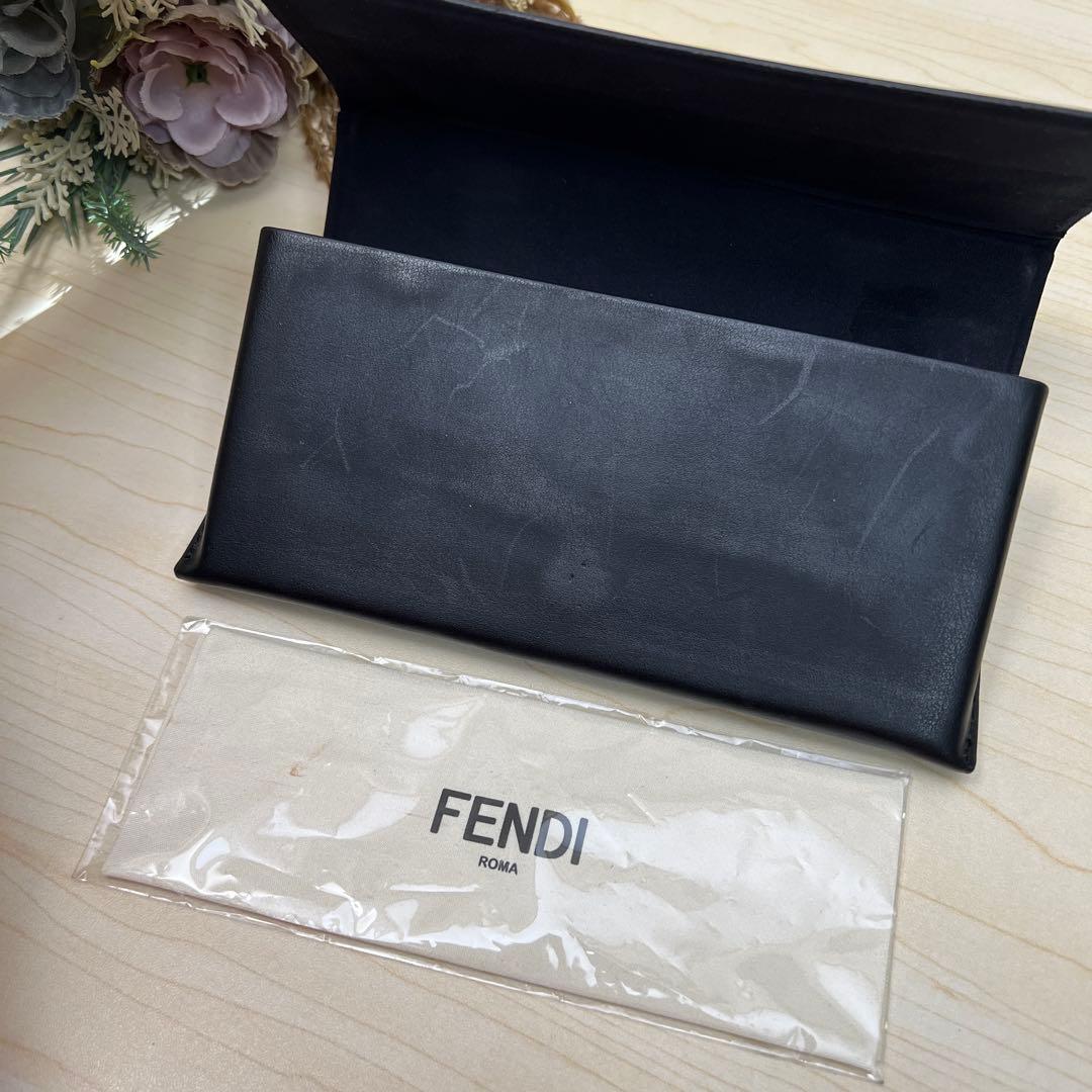 FENDI フェンディ サングラス スクエアフレーム ブラック ケース クロス付